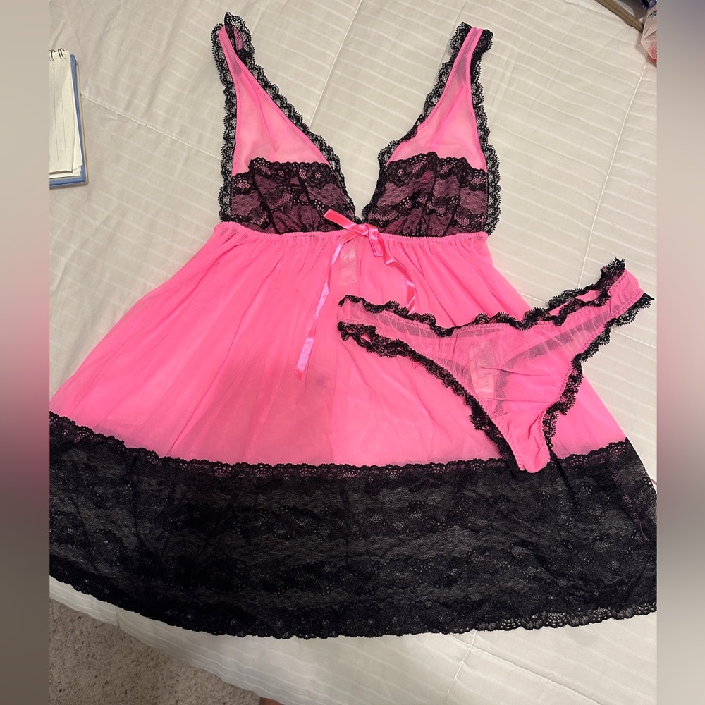 NWT Victoria's Secret Hot Pink and Black Lace Lingerie Set